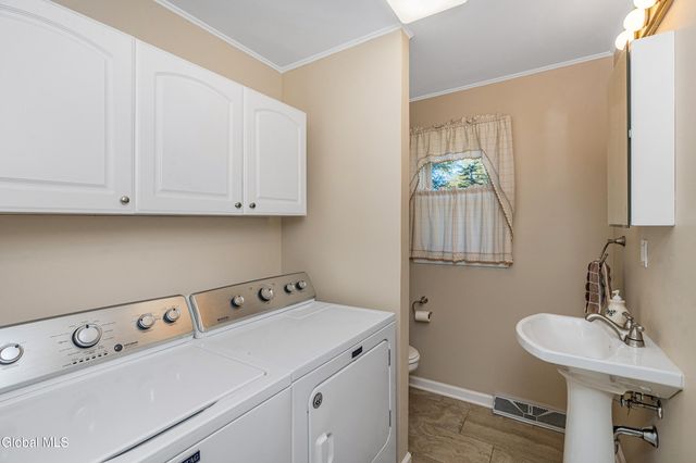 7 Gladwish Avenue, Guilderland, NY 12203