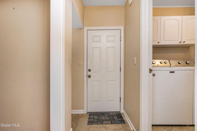 7 Gladwish Avenue, Guilderland, NY 12203