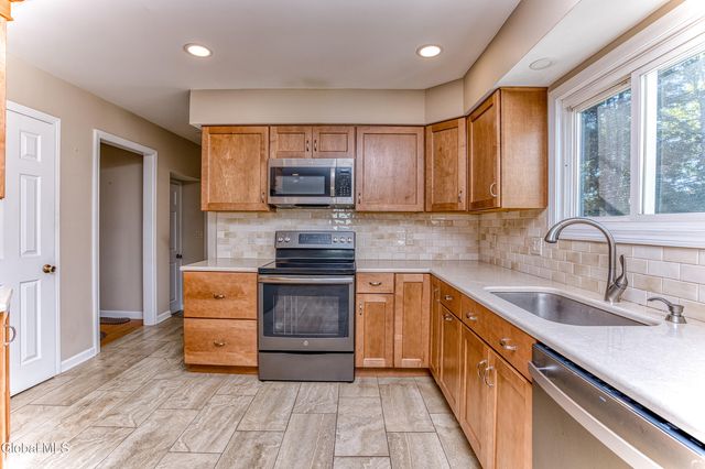 7 Gladwish Avenue, Guilderland, NY 12203