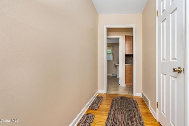 7 Gladwish Avenue, Guilderland, NY 12203