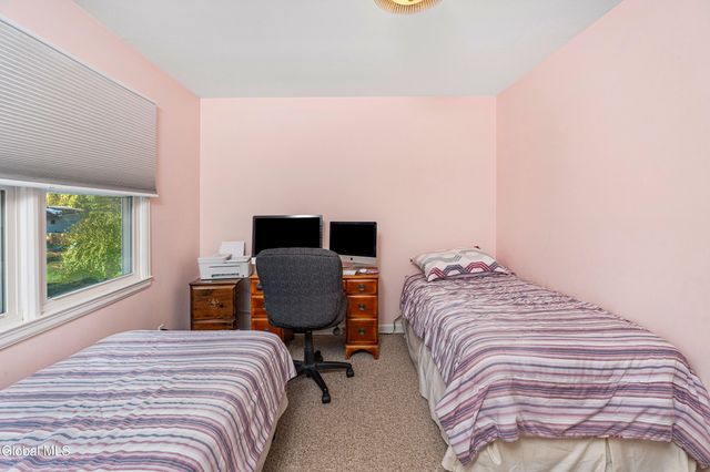 7 Gladwish Avenue, Guilderland, NY 12203