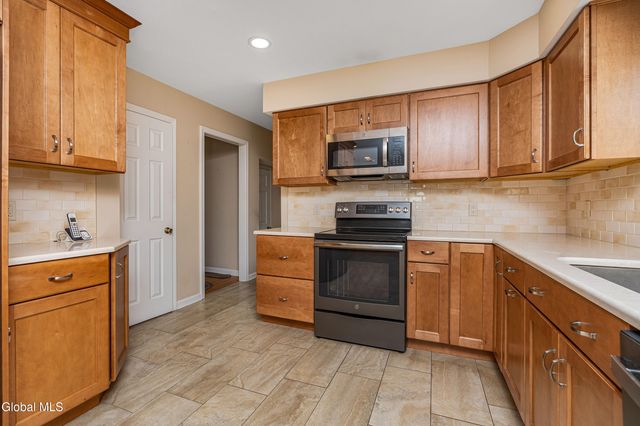 7 Gladwish Avenue, Guilderland, NY 12203