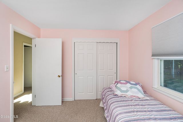 7 Gladwish Avenue, Guilderland, NY 12203