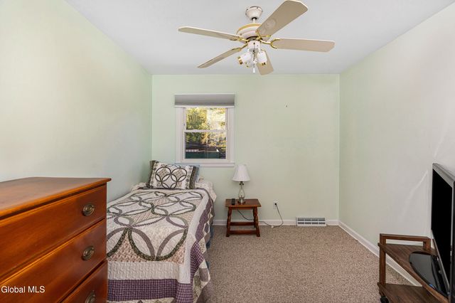 7 Gladwish Avenue, Guilderland, NY 12203