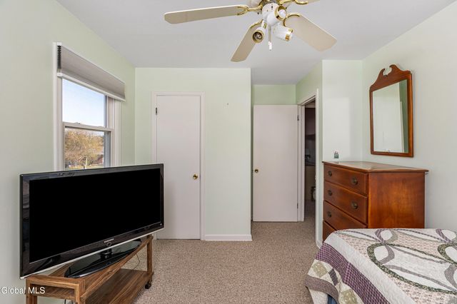 7 Gladwish Avenue, Guilderland, NY 12203