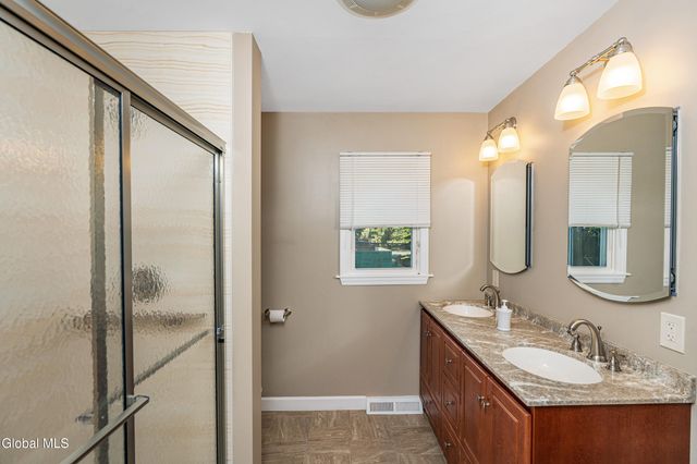 7 Gladwish Avenue, Guilderland, NY 12203