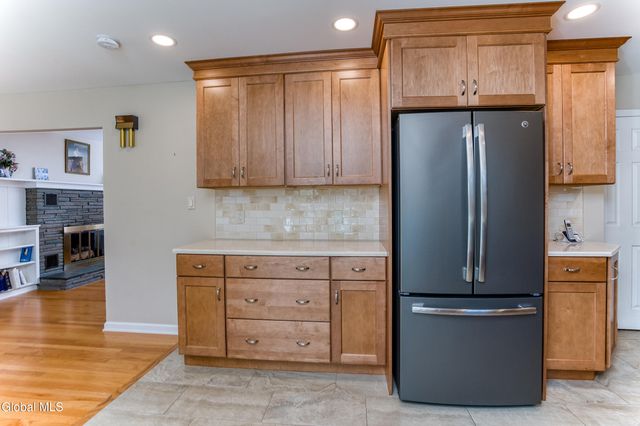 7 Gladwish Avenue, Guilderland, NY 12203