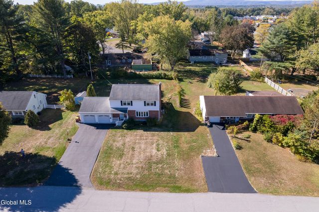 7 Gladwish Avenue, Guilderland, NY 12203