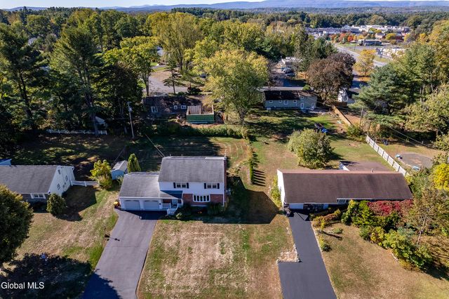 7 Gladwish Avenue, Guilderland, NY 12203