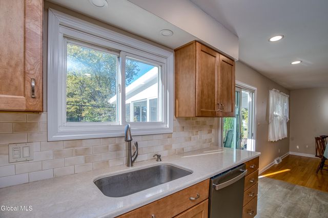 7 Gladwish Avenue, Guilderland, NY 12203