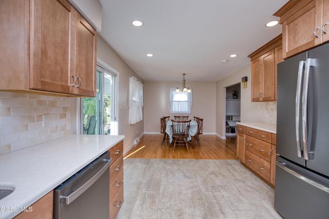 7 Gladwish Avenue, Guilderland, NY 12203