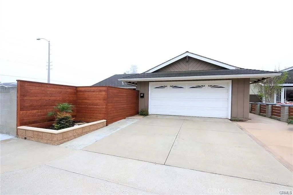 9972 Spinnaker Drive, Huntington Beach, CA 92646