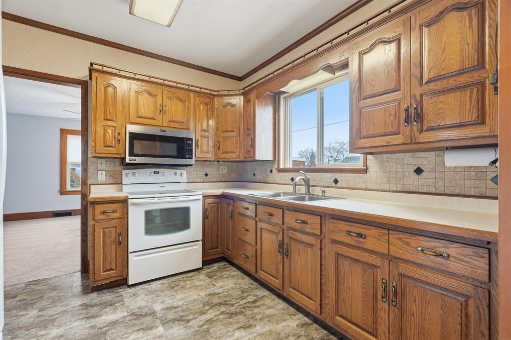 312 N Franklin Street, Manchester, IA 52057