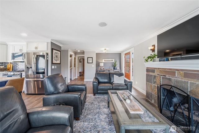 5114 Jenks Point Way E, Lake Tapps, WA 98391