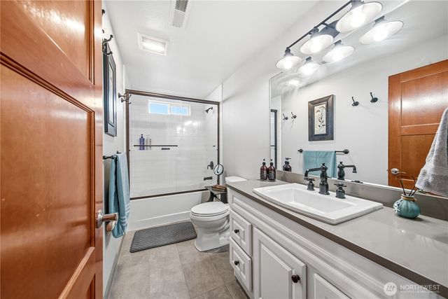 5114 Jenks Point Way E, Lake Tapps, WA 98391