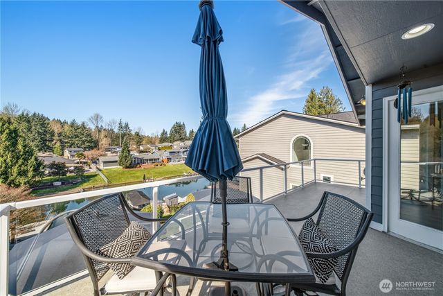 5114 Jenks Point Way E, Lake Tapps, WA 98391