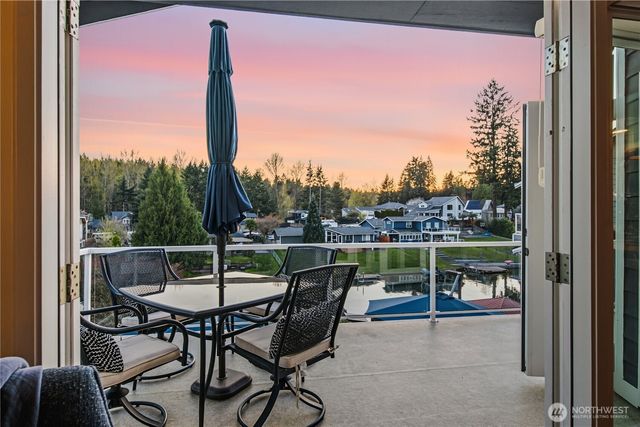 5114 Jenks Point Way E, Lake Tapps, WA 98391