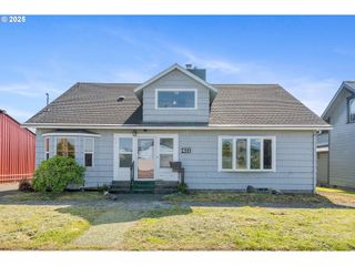 411 PARK Ave, Tillamook, OR 97141
