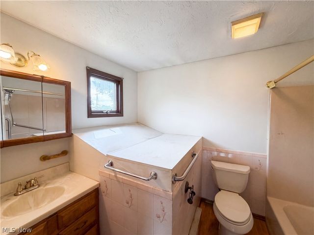 1015 Kingsway Drive, Lorain, OH 44052