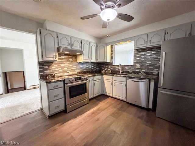 1015 Kingsway Drive, Lorain, OH 44052