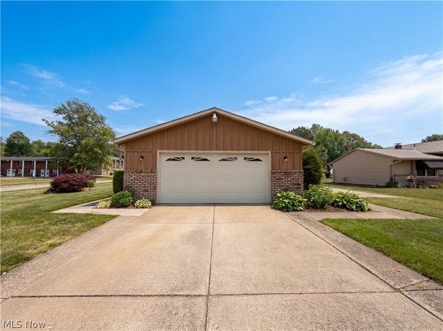 1015 Kingsway Drive, Lorain, OH 44052