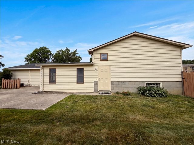 1015 Kingsway Drive, Lorain, OH 44052