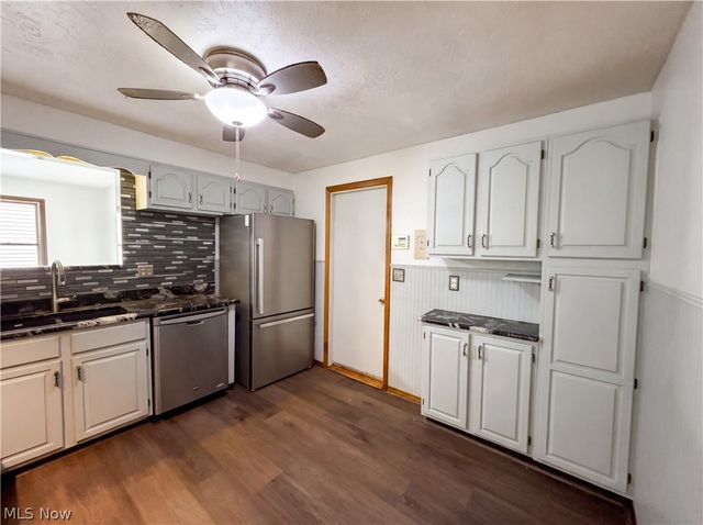 1015 Kingsway Drive, Lorain, OH 44052