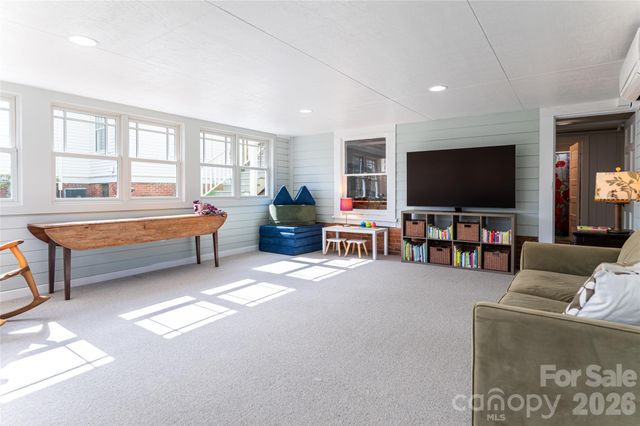 18 Edgemont Road, Asheville, NC 28801