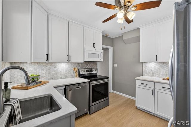 8643 Charlton Lane, St Louis, MO 63123