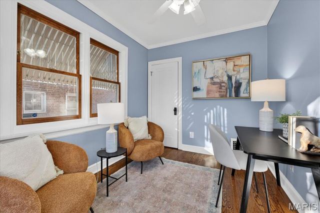 8643 Charlton Lane, St Louis, MO 63123