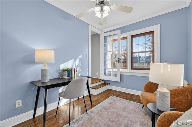 8643 Charlton Lane, St Louis, MO 63123