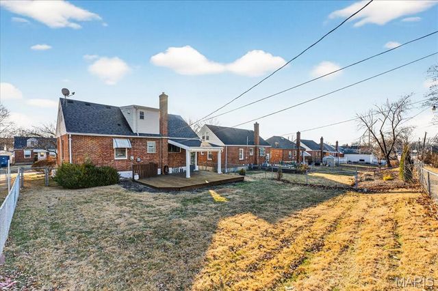 8643 Charlton Lane, St Louis, MO 63123