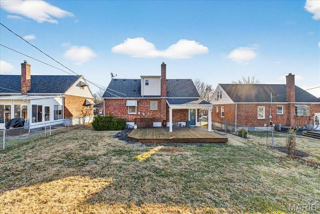 8643 Charlton Lane, St Louis, MO 63123