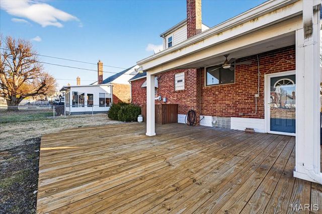 8643 Charlton Lane, St Louis, MO 63123