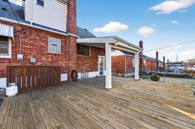 8643 Charlton Lane, St Louis, MO 63123