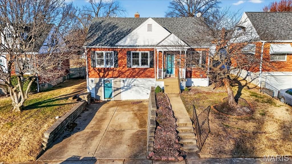 8643 Charlton Lane, St Louis, MO 63123