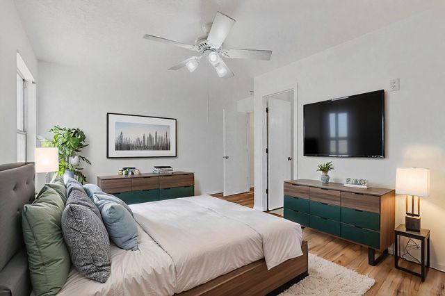 424 Whitethorn Street SW, Albuquerque, NM 87121