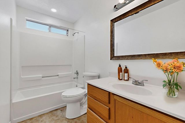 424 Whitethorn Street SW, Albuquerque, NM 87121