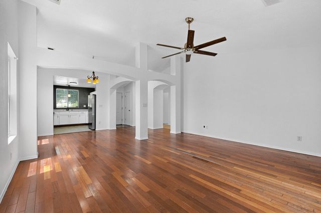 424 Whitethorn Street SW, Albuquerque, NM 87121