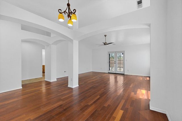 424 Whitethorn Street SW, Albuquerque, NM 87121