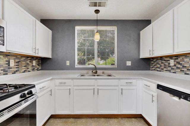 424 Whitethorn Street SW, Albuquerque, NM 87121