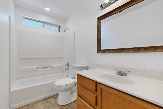 424 Whitethorn Street SW, Albuquerque, NM 87121