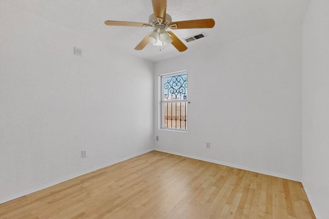 424 Whitethorn Street SW, Albuquerque, NM 87121