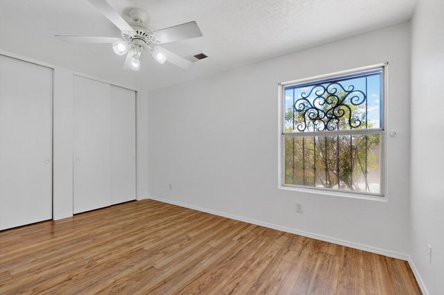 424 Whitethorn Street SW, Albuquerque, NM 87121