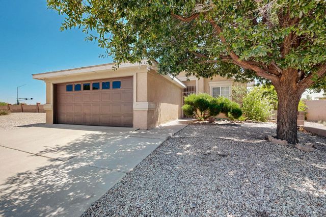 424 Whitethorn Street SW, Albuquerque, NM 87121