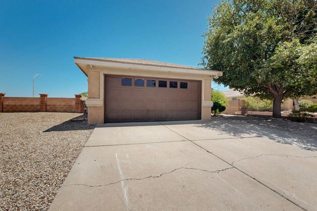 424 Whitethorn Street SW, Albuquerque, NM 87121