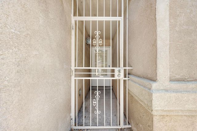 424 Whitethorn Street SW, Albuquerque, NM 87121