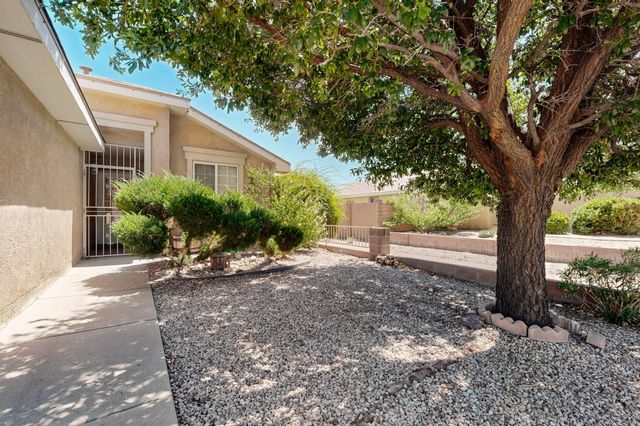 424 Whitethorn Street SW, Albuquerque, NM 87121