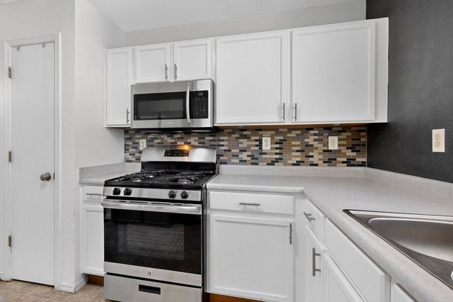 424 Whitethorn Street SW, Albuquerque, NM 87121