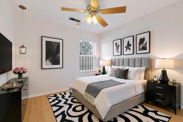 424 Whitethorn Street SW, Albuquerque, NM 87121